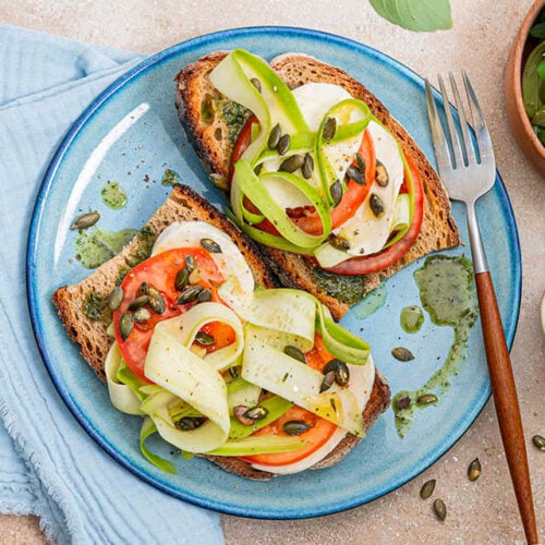 Bruschetta de courgette tomate et mozzarella au pistou de basilic web