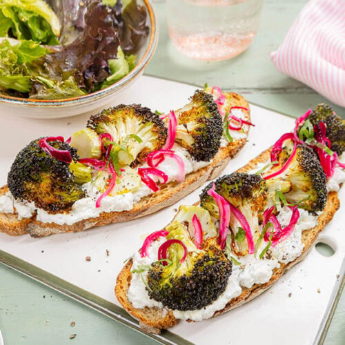 Bruschettas a la creme de feta brocoli grille et pickles 17910