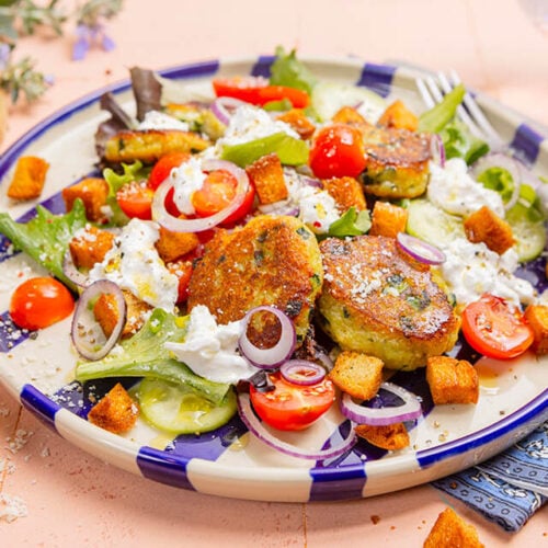 Salade de palets de courgette concombre tomates cerises et burrata