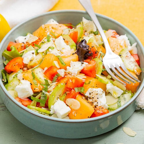 Salade fraiche de melon concombre burrata et basilic