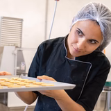 Nos ingrédients 16 🍪 LE PETIT ZESTE - NOTRE GOURMANDISE ARTISANALE
Située à quelques kilomètres de notre atelier, cette biscuiterie artisanale fabrique des encas sains et gourmands, en valorisant des matières premières locales. Sans conservateurs ni additifs, leurs biscuits salés et sucrés sont de parfaits encas gourmands.