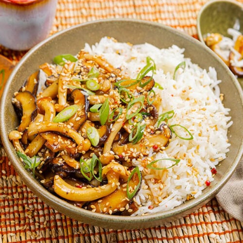 Mélange forestier sauté à la sauce soja
