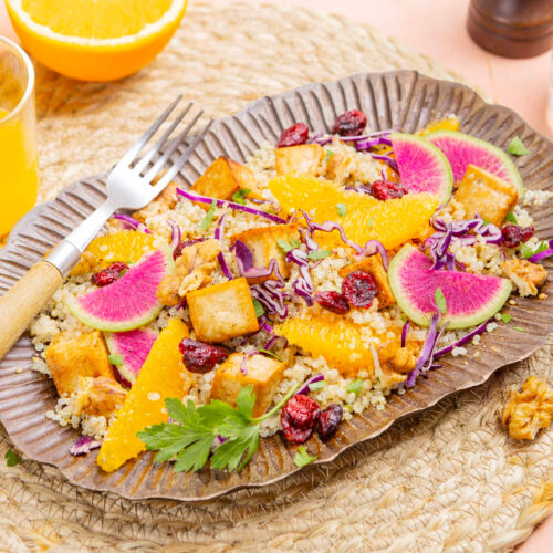 Salade de quinoa au tofu radis pastèque chou rouge orange et cranberries